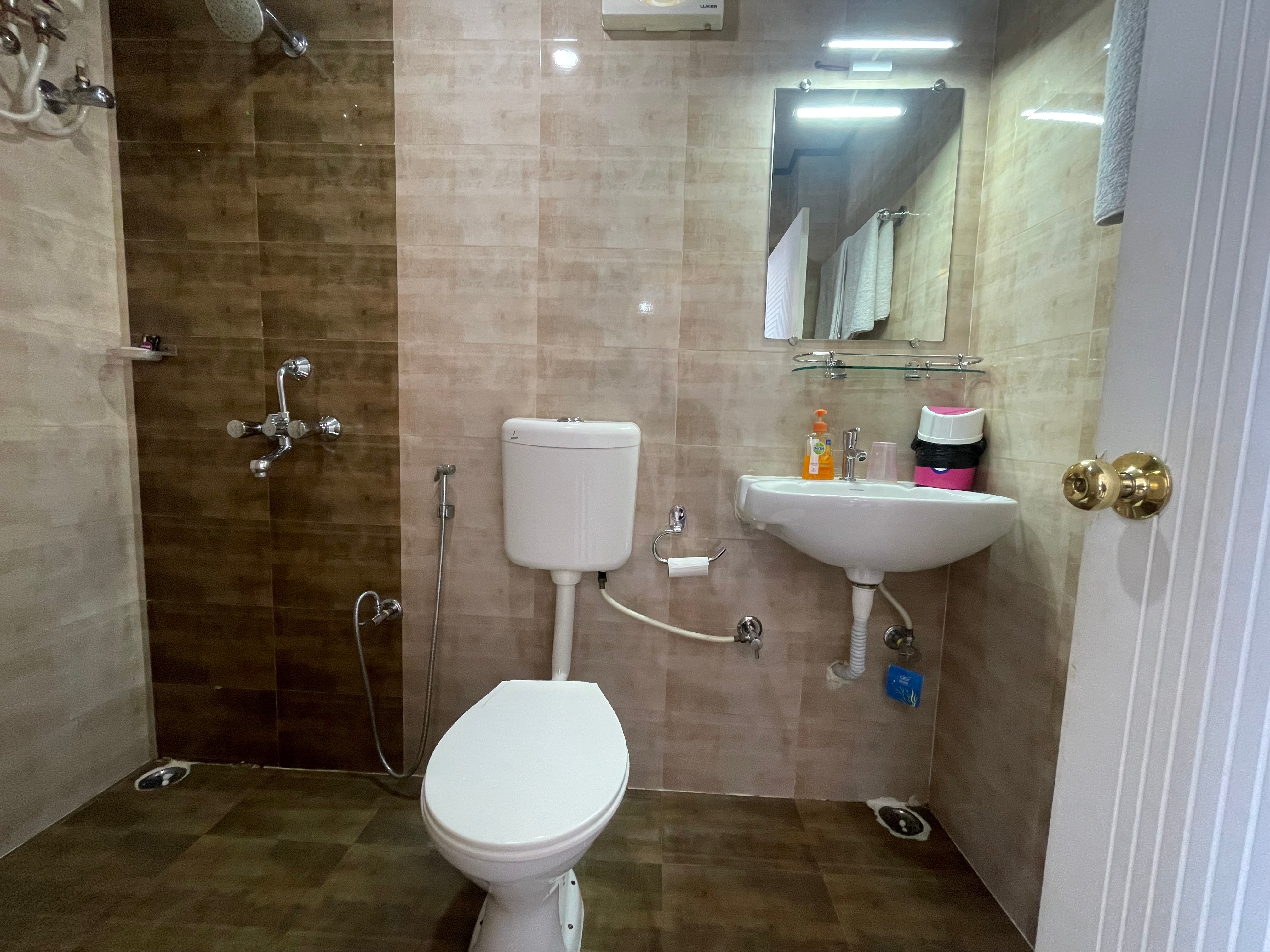 Edha Home Stay - Tap to explore photos