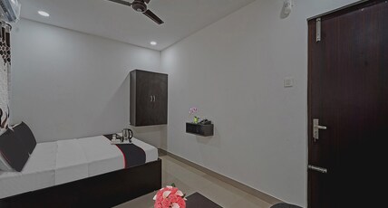 Collection O Vanamthopu Center Nellore Formerly ESR Guest Inn Room Type - Deluxe