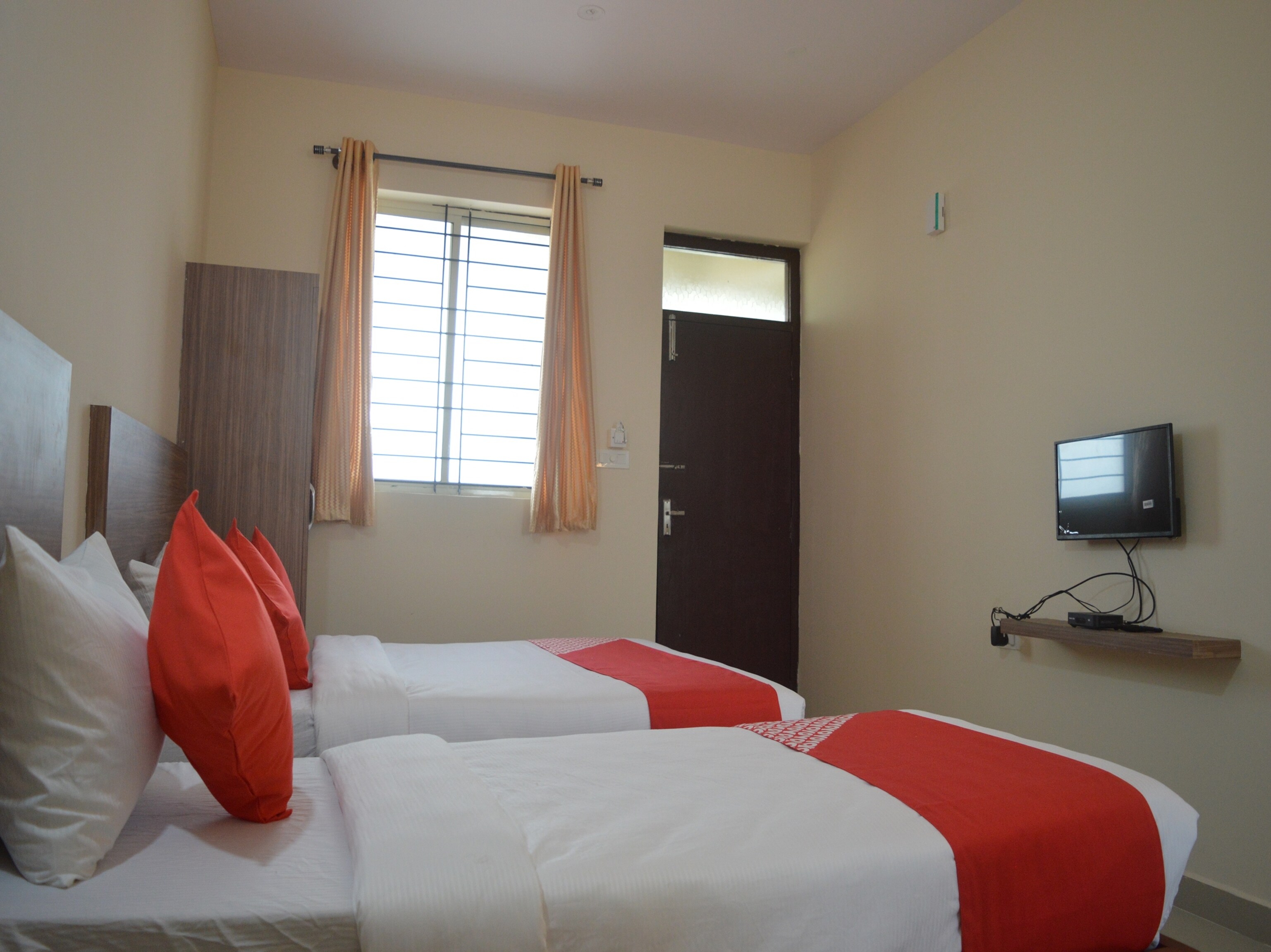 Hotel O NCR Rooms - Tap to explore photos