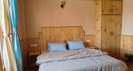 Apple Aura Room Type - Bedroom 8