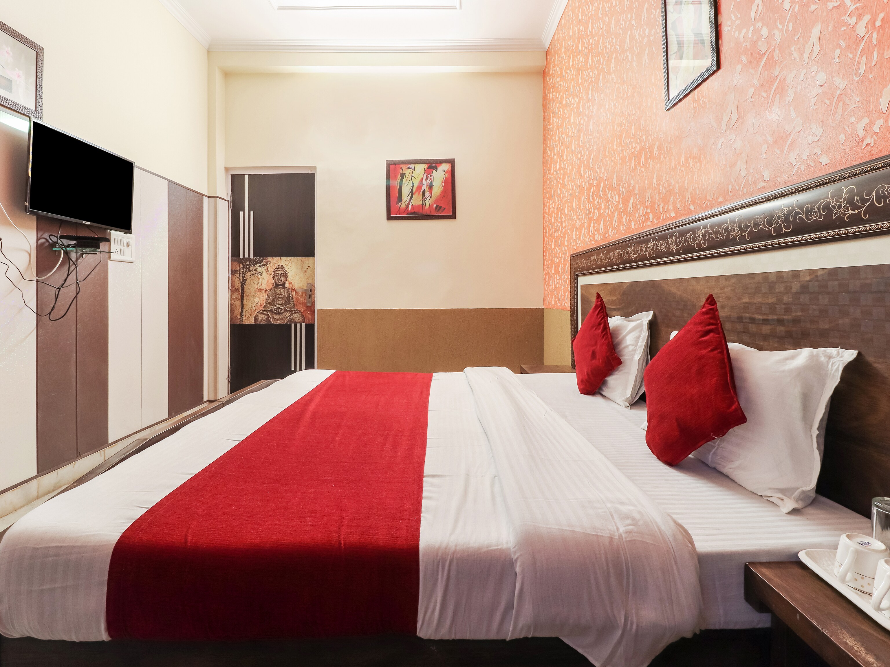 Hotel Tiptop By WB Inn - Tap to explore photos