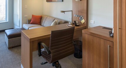 DoubleTree by Hilton Asheville Downtown Room Type - 2 QUEENS MOUNTAIN VIEW