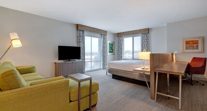 Hilton Garden Inn Temecula Room Type - 1 KING BED DELUXE