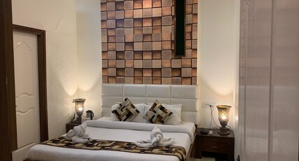 Hotel Namaskar Near Golden Temple Room Type - Deluxe Double Room Hotel Namaskar Near Golden Temple Room Type - Deluxe Double Room
