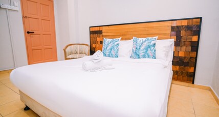 Swing & Pillows - Jonker Street Malacca Room Type - Deluxe Queen Room with Shared Bathroom