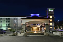 Holiday Inn Express & Suites TACOMA SOUTH - LAKEWOOD