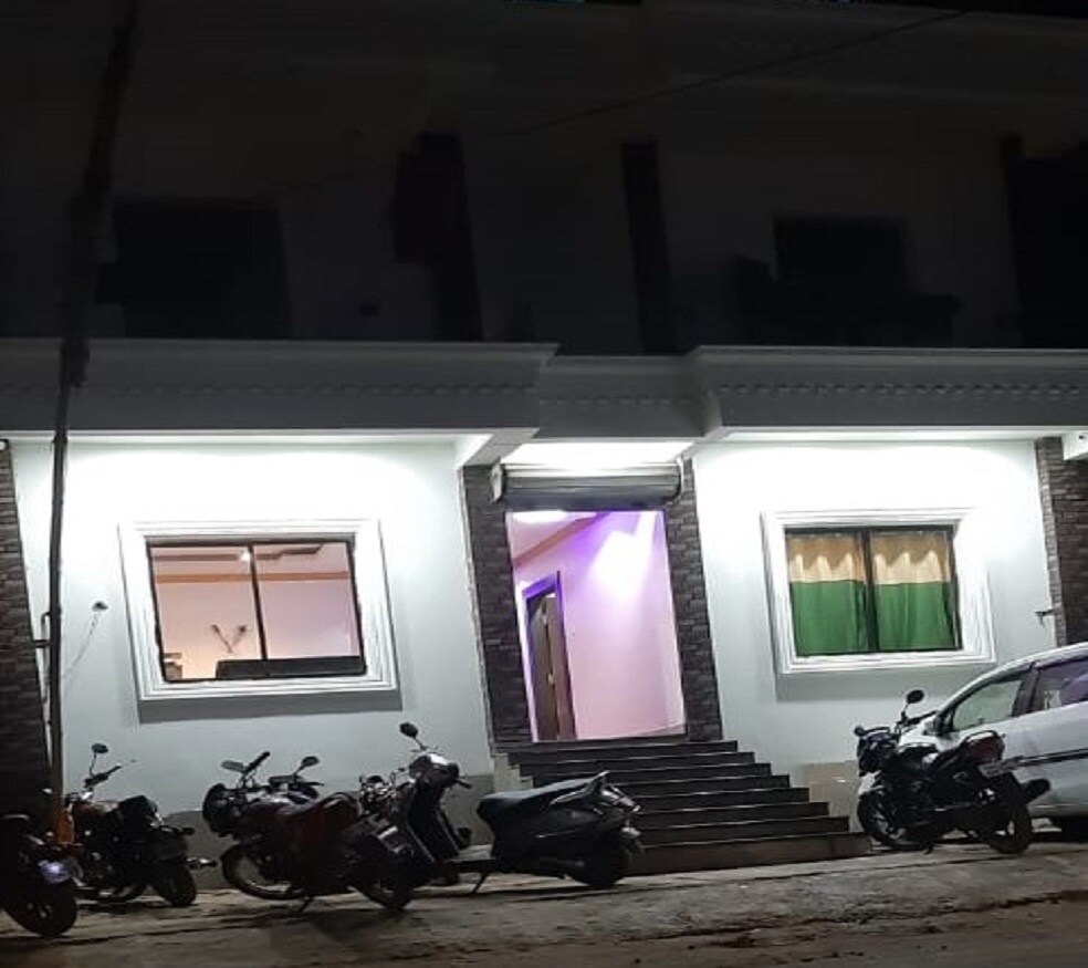 Hotel Damodar Palace - Tap to explore photos