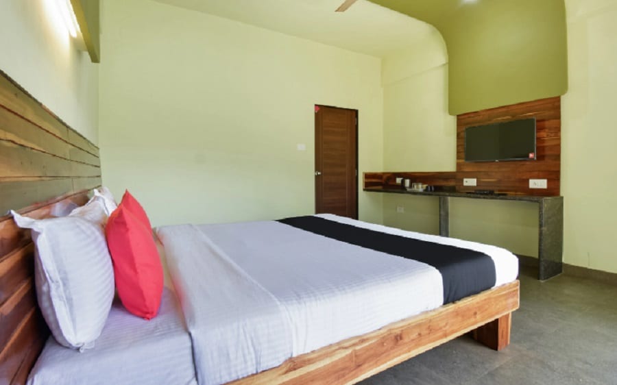 Hotel Manas - Tap to explore photos