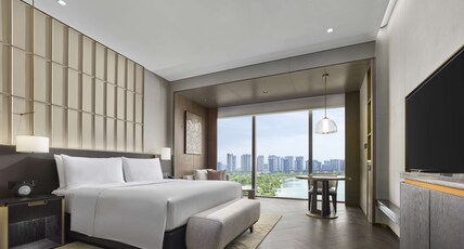 Hilton Changshu Room Type - KING GUEST ROOM LAKE VIEW