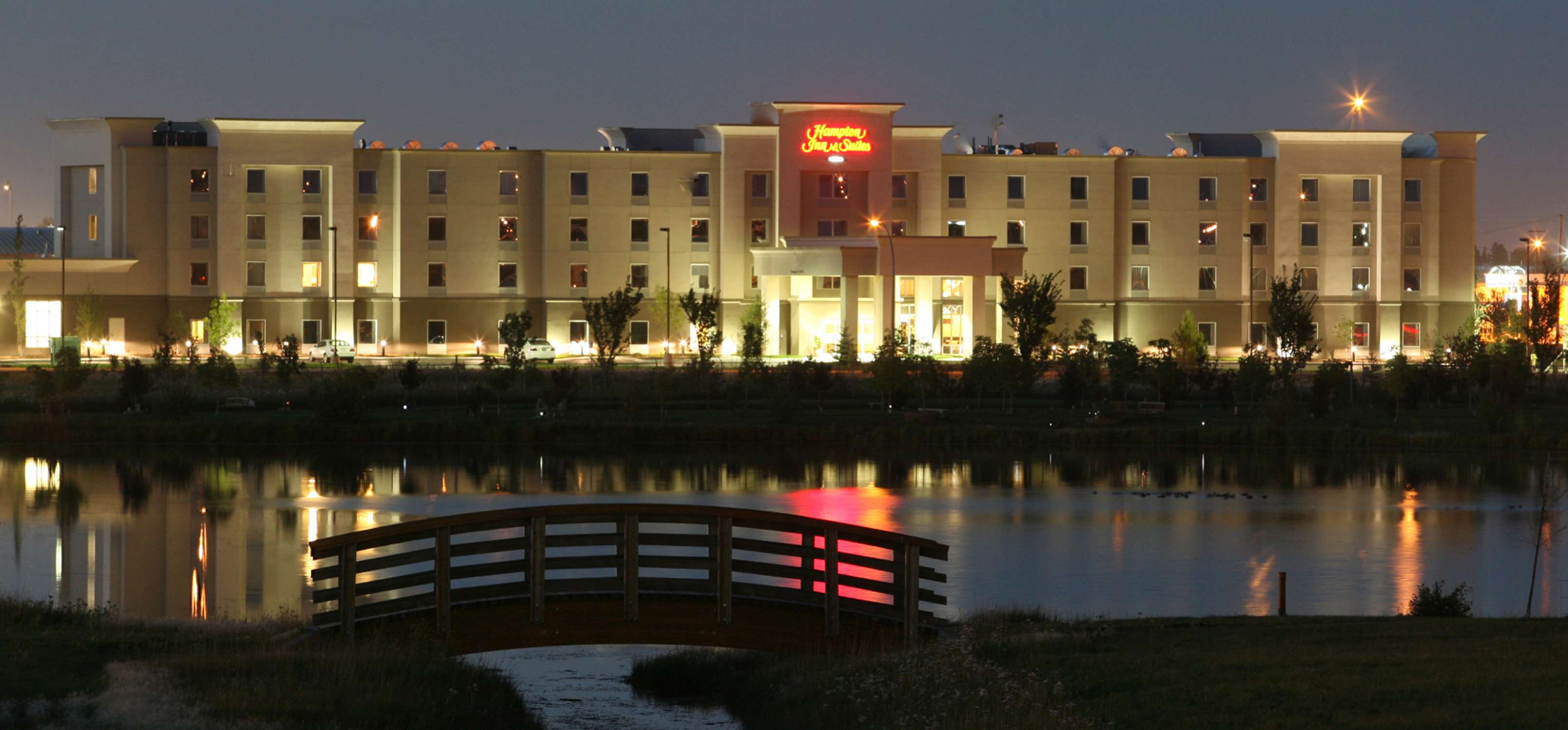 Hampton Inn & Suites by Hilton Red Deer - Tap to explore photos