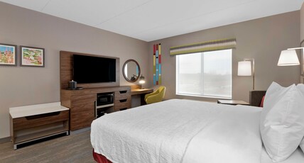 Hampton Inn by Hilton Cornwall Room Type - 1 KNG ACC ROLLIN SHWR