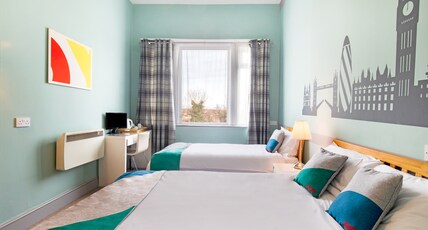 OYO The Green Man Pub And Hotel Room Type - Standard Triple Room