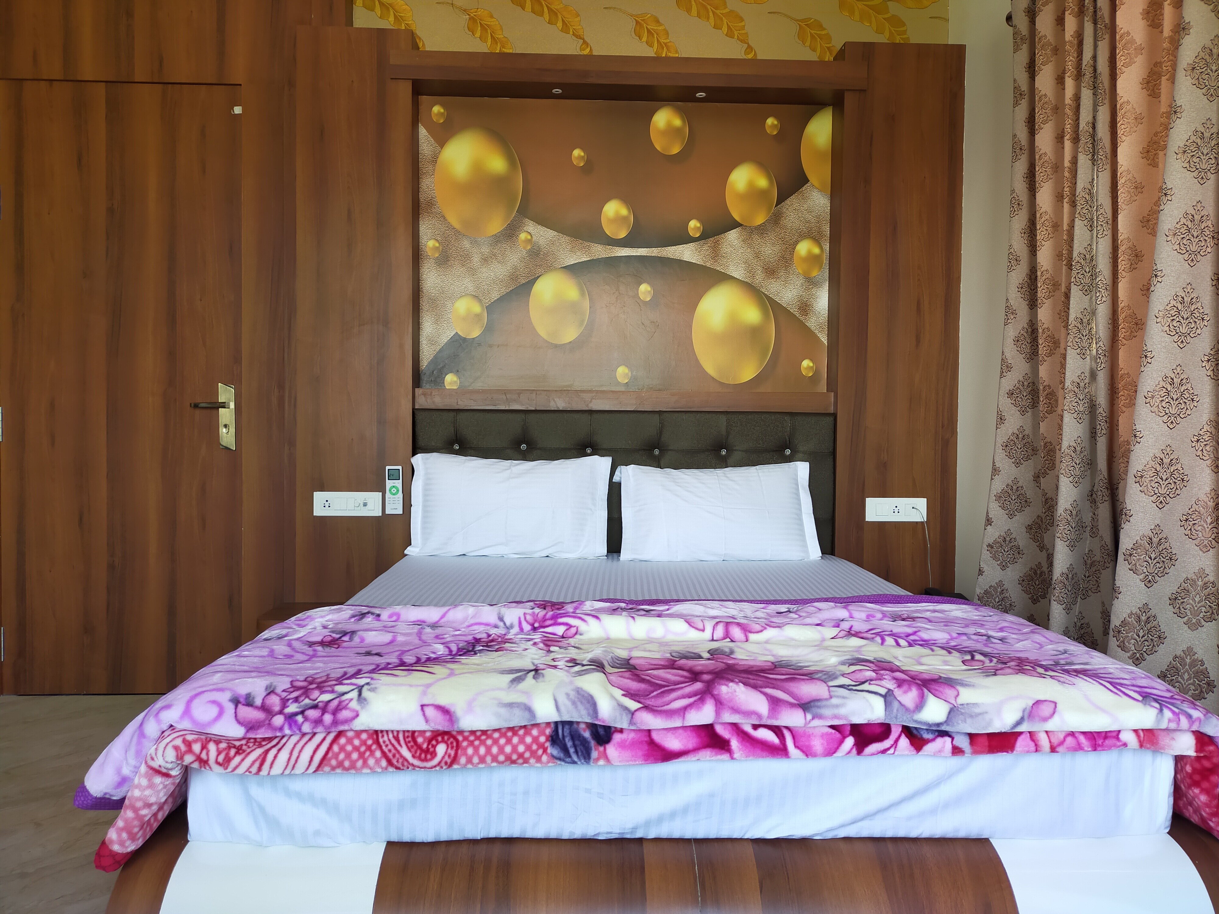 HOTEL MOTI MOHINI - Tap to explore photos