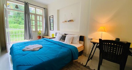 Rahgir Hostel Room Type - Deluxe Double Room With Balcony