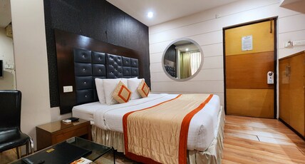 Hotel Lee International Room Type - Standard AC Room with free WiFi