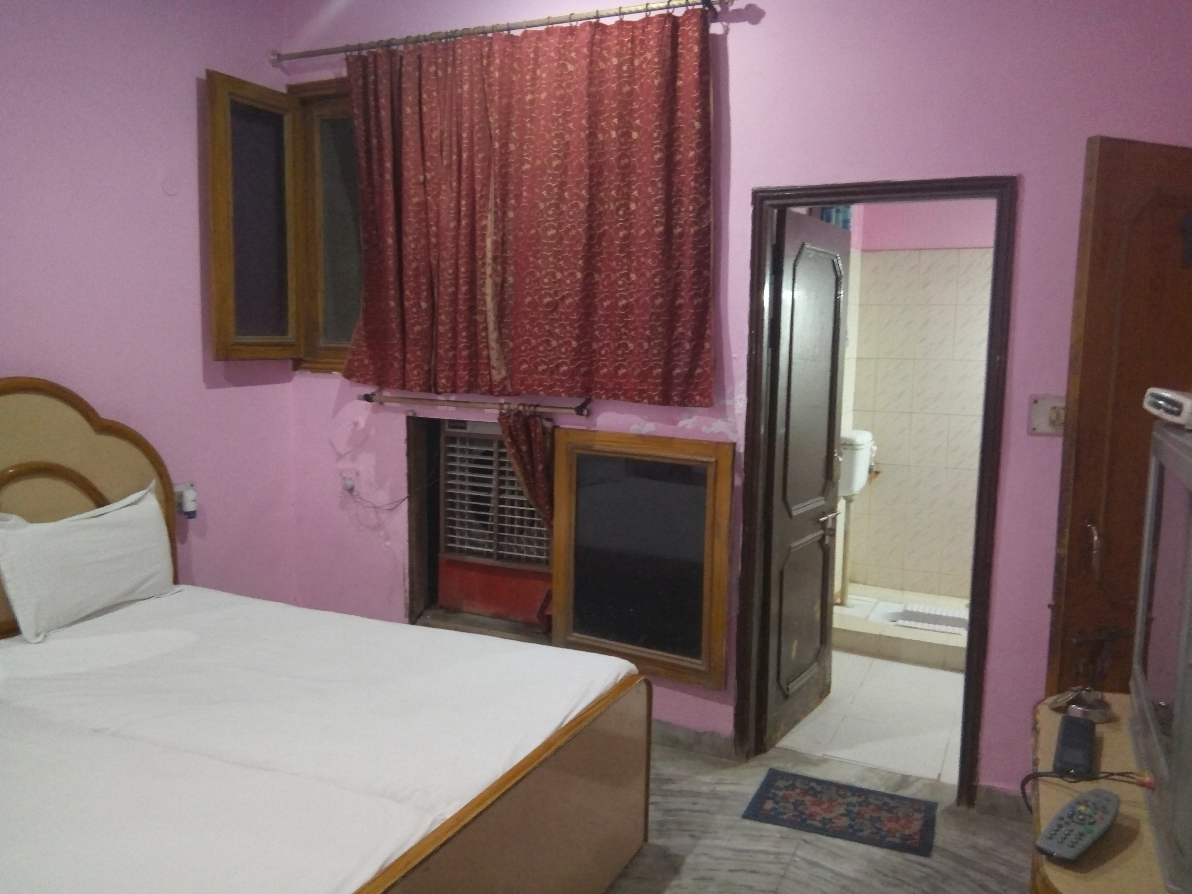 Hotel Govind Lok - Tap to explore photos