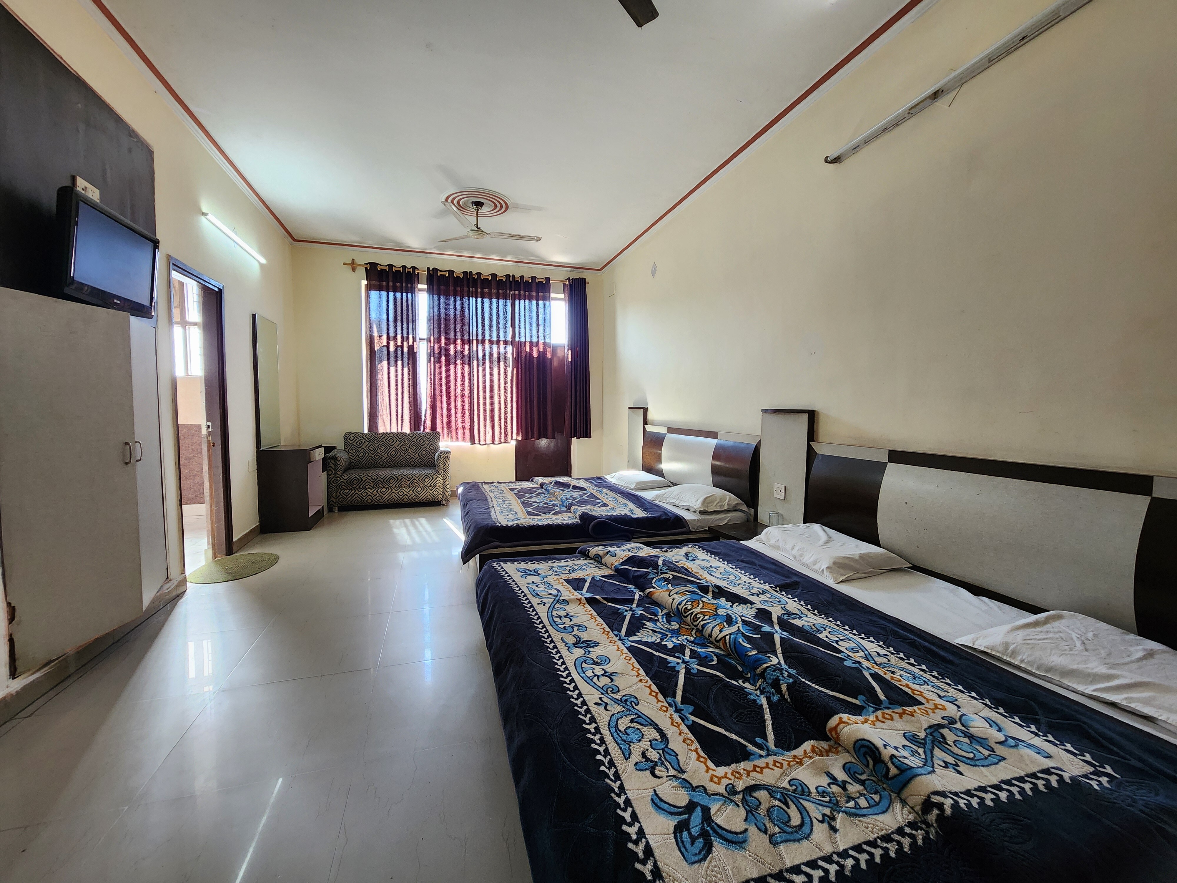 Hotel Shakuntala - Tap to explore photos
