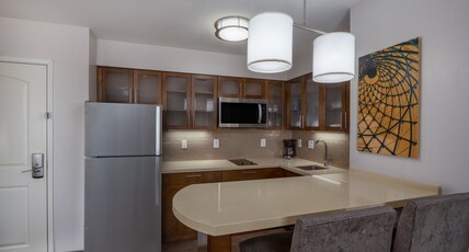  Staybridge Suites Phoenix East - Gilbert, an IHG Hotel Room Type - 1 King 2 Queen Beds 2 Bedroom Suite