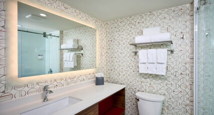 Holiday Inn & Suites OAKVILLE @ BRONTE Room Type - Premium Room
