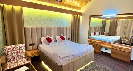 Hotel Loop Inn Room Type - Deluxe Room with Balcony