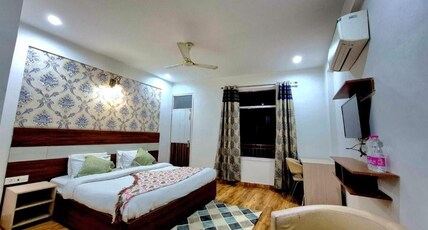 Acme Inn Stays Gurgaon - DLF Cyber Hub Room Type - Premium Room