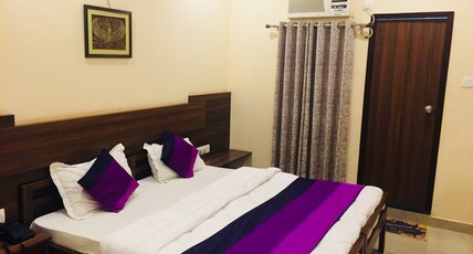 Vinayak Heritage Room Type - DELUXE DOUBLE BED