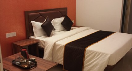 Meena Comfort Room Type - Deluxe AC Room