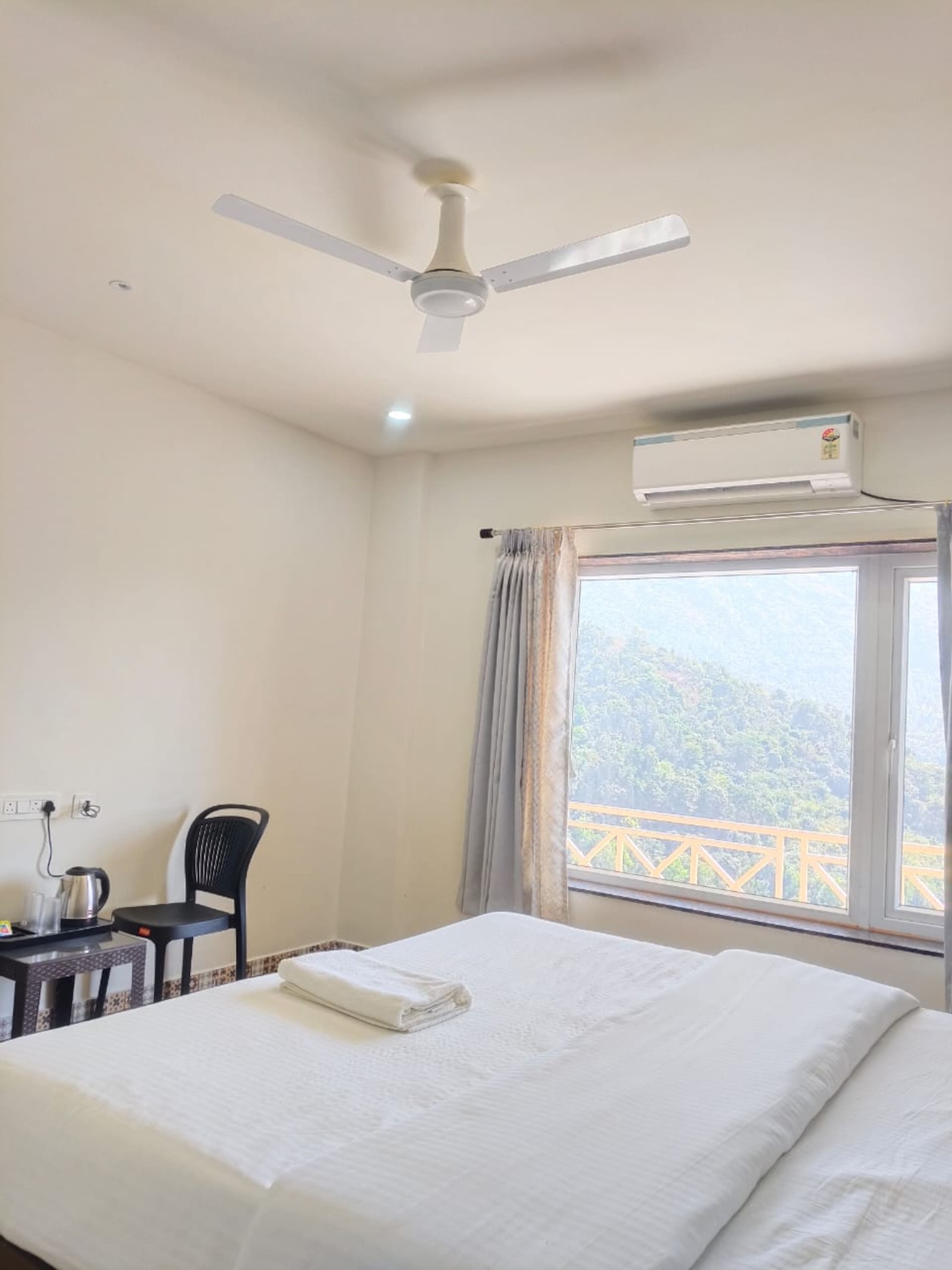 Silent Villa s 1BR GF in Araku Valley - Tap to explore photos
