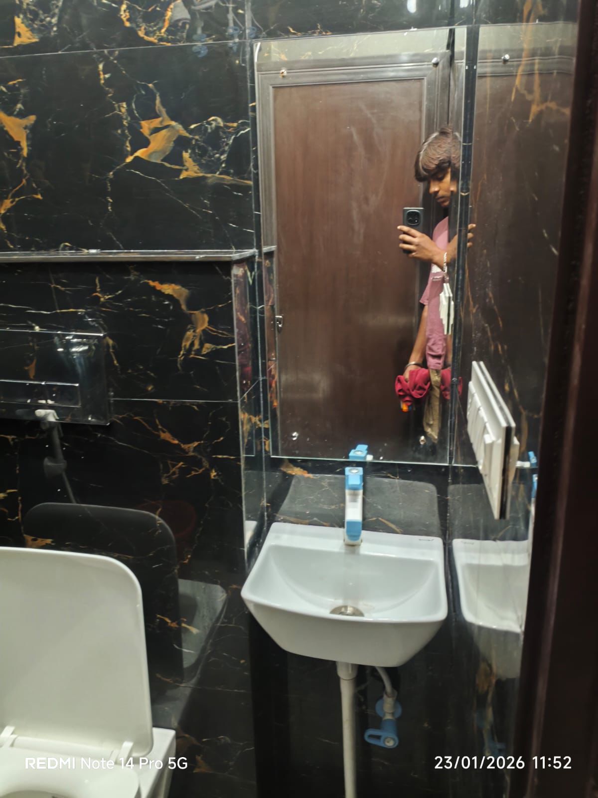 Hotel Hardik Palace. - Tap to explore photos