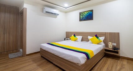Itsy Hotels Krishna Residency, Govardhan Chauraha Room Type - Standard Room