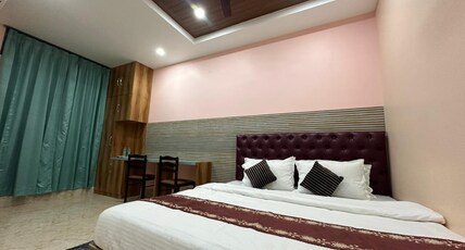 Hotel Maple Lawn Room Type - Deluxe Room with City View
