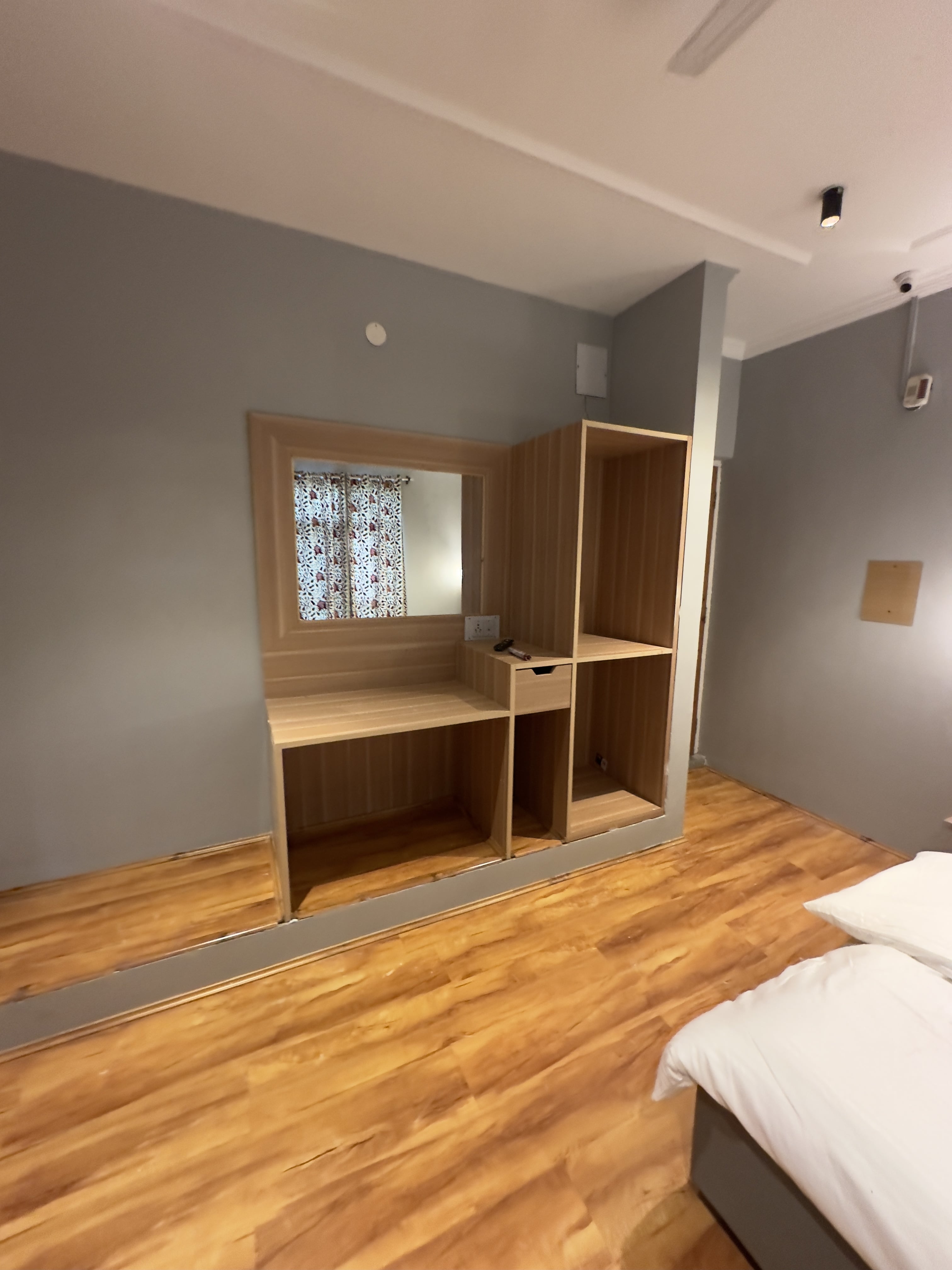 SILK ROUTE - Tap to explore photos