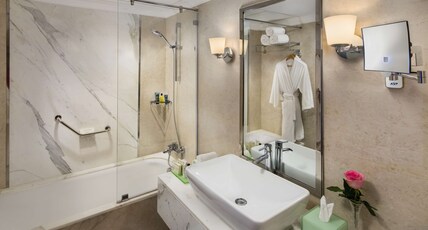 Hilton Alexandria Corniche Room Type - KING DELUXE ROOM FULL SEA