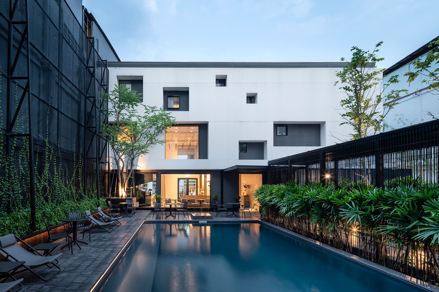 Lilit Bang Lumphu Hotel - Tap to explore photos