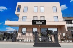 Townhouse Taj Mahal East Gate Formerly Royal Empire