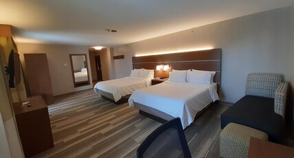 Holiday Inn Express Trincity Room Type - 2 Queen Suite Communications Accessible