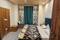 The Kapoor Homestay and Cafe