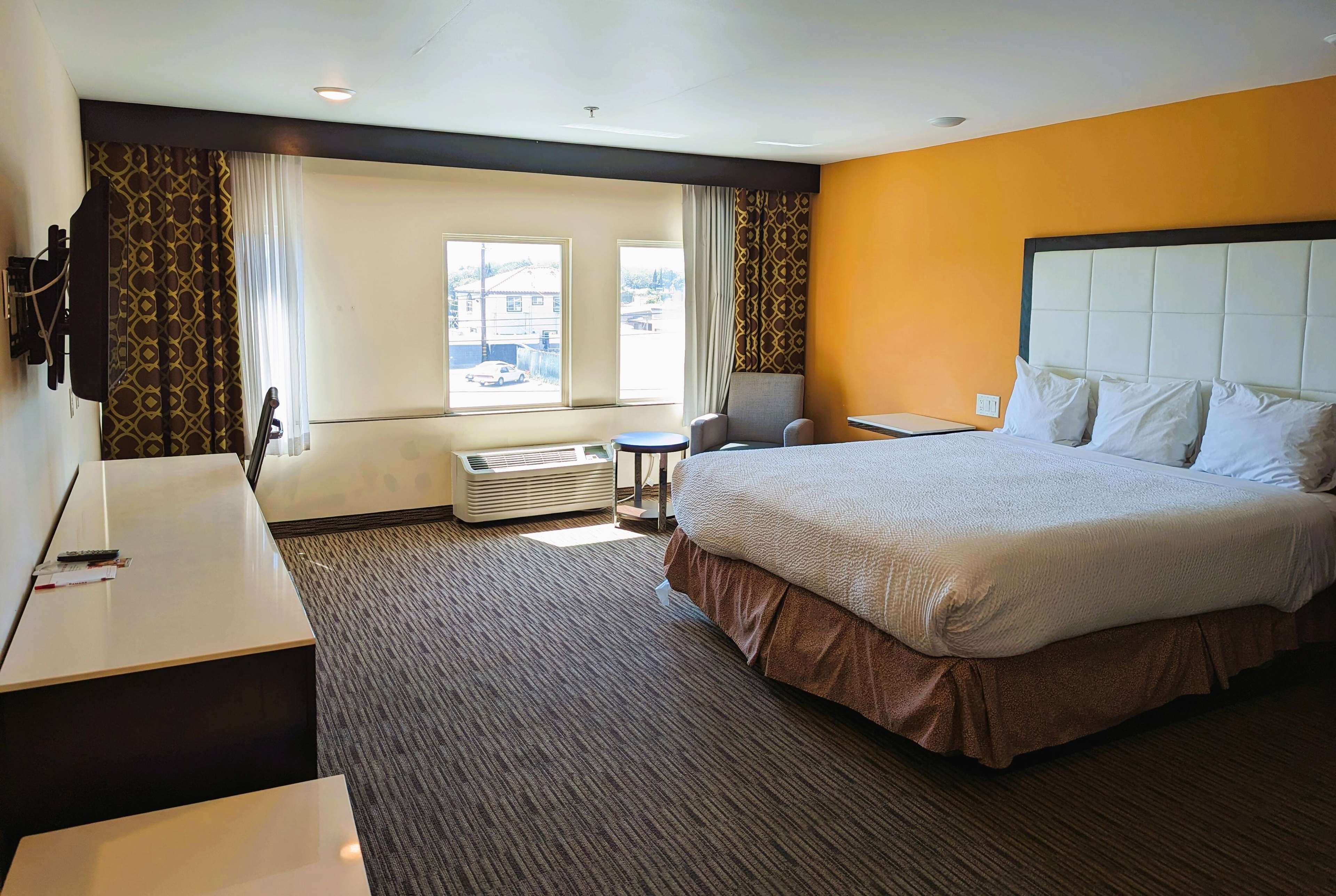 Ramada by Wyndham Culver City - Tap to explore photos