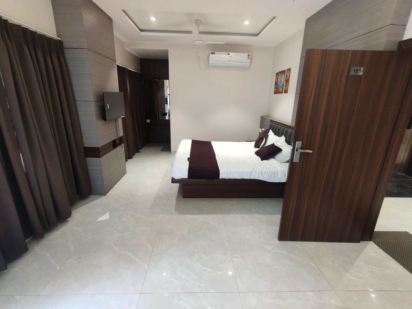 Hotel Bhasmaarti Ujjain - Tap to explore photos