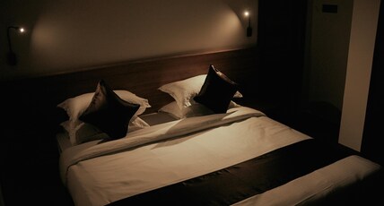 HOTEL MOMON Room Type - Premium King Size Bed