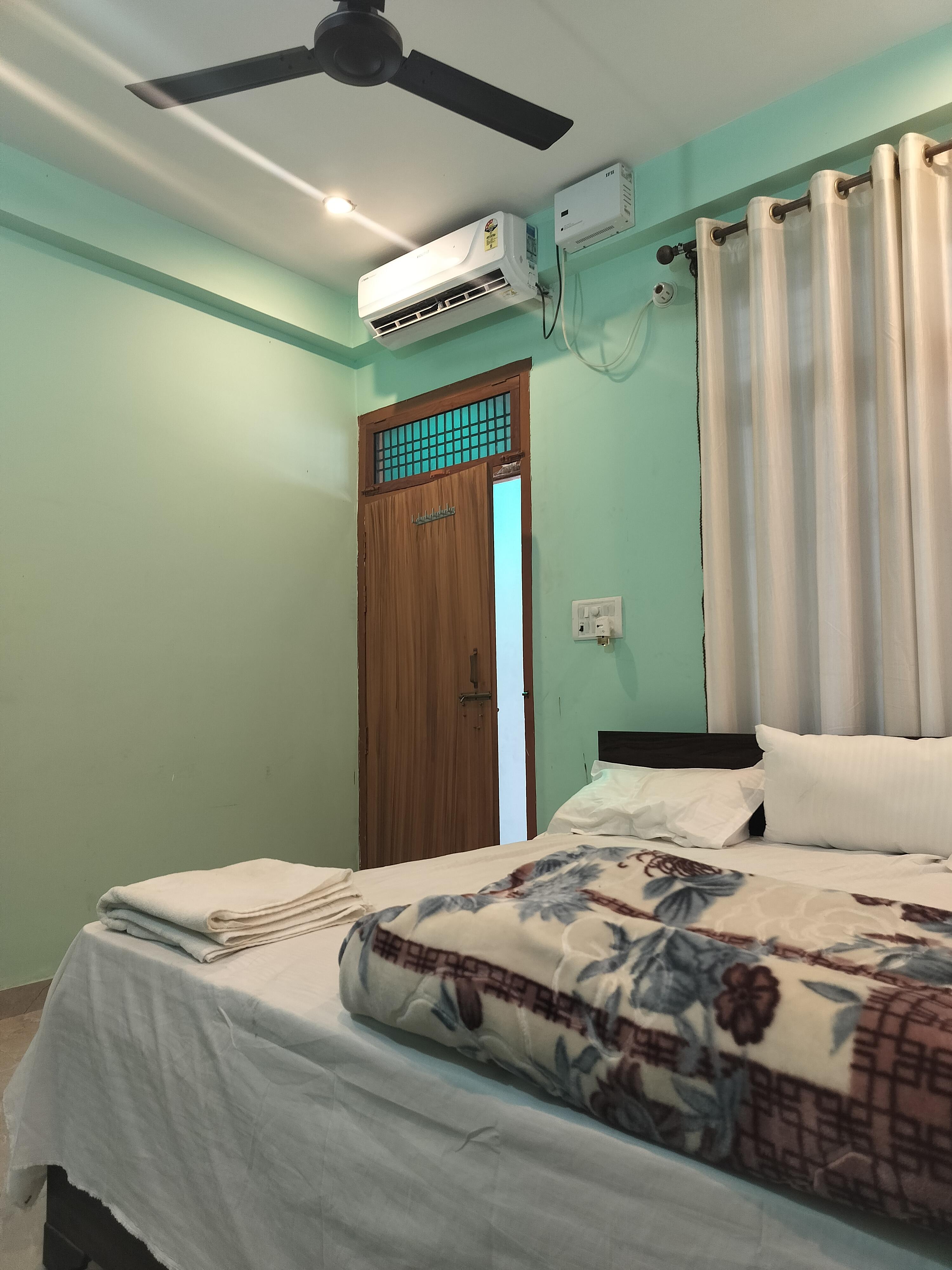 RR Home stay - Tap to explore photos