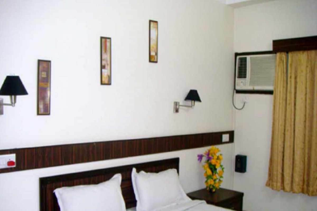 Hotel Jora Palace - Tap to explore photos