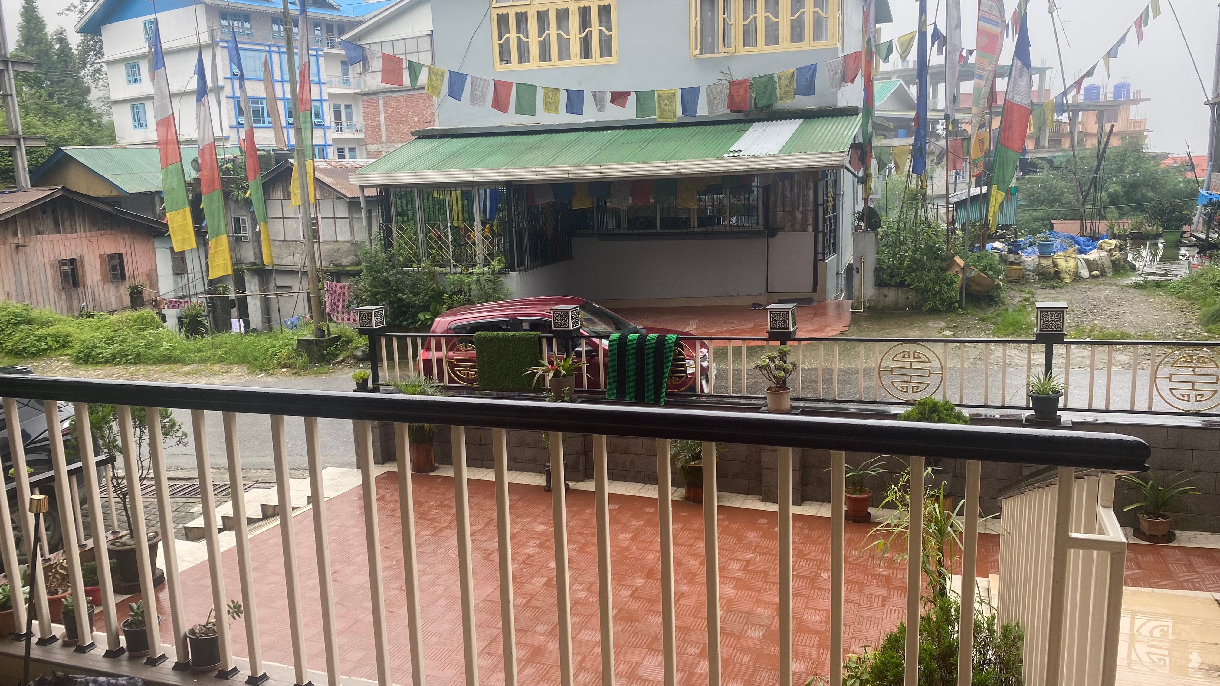 Lingmoo Residency - Tap to explore photos