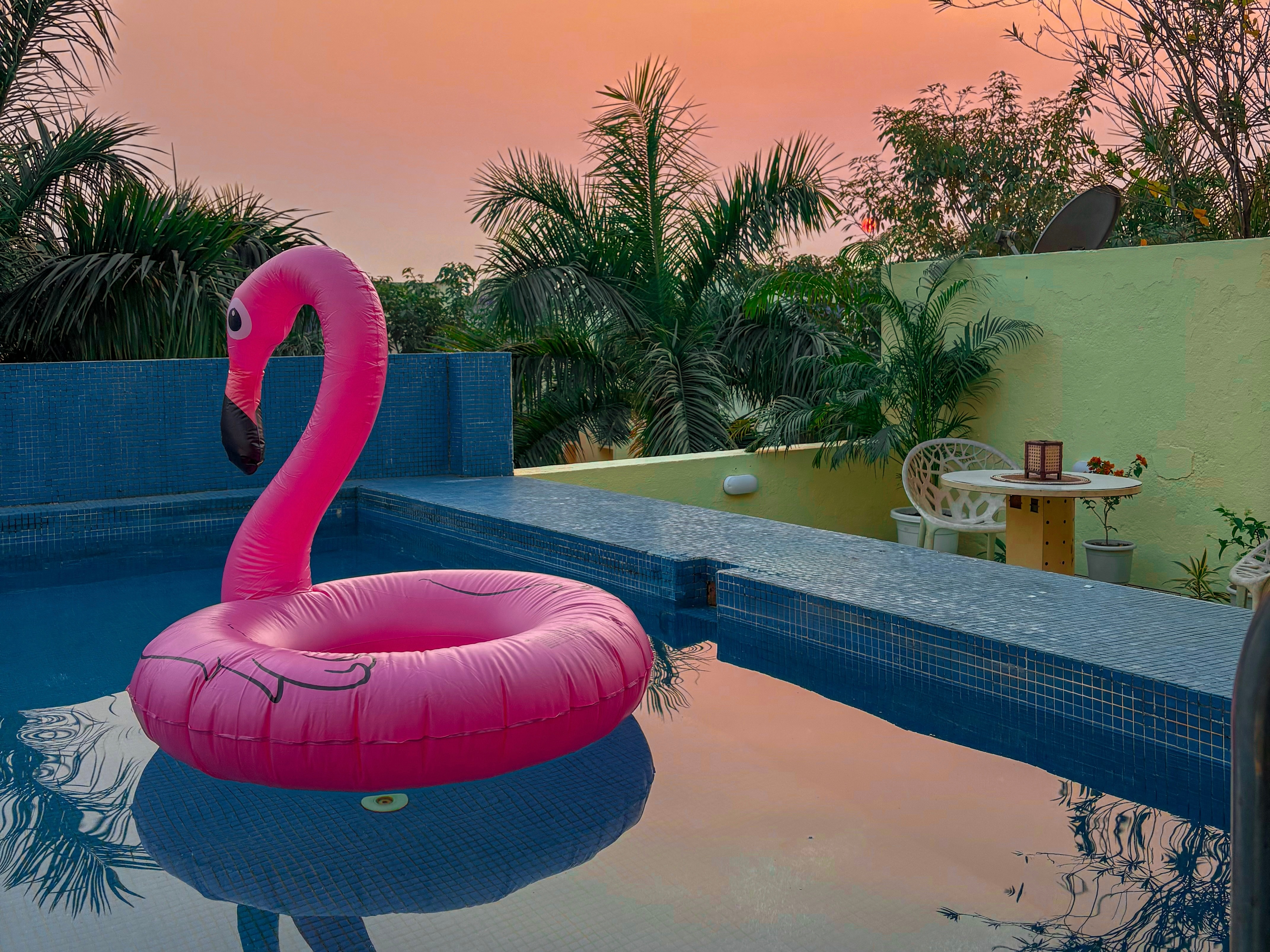 Aqua Escape - Rooftop Pool with BBQ & More - Tap to explore photos
