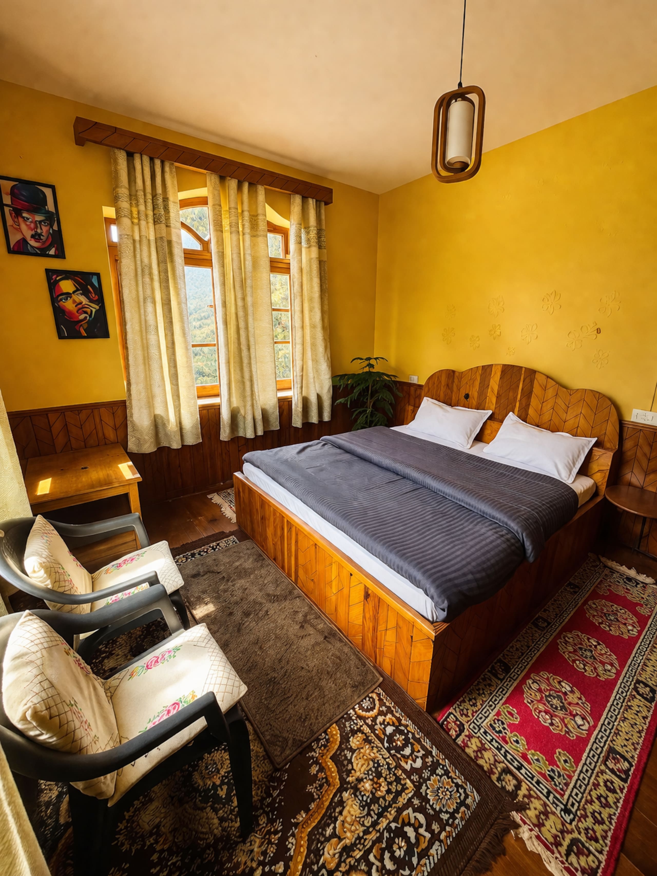 Snow Peaks Valley Views Pet Friendly Hallan - Tap to explore photos