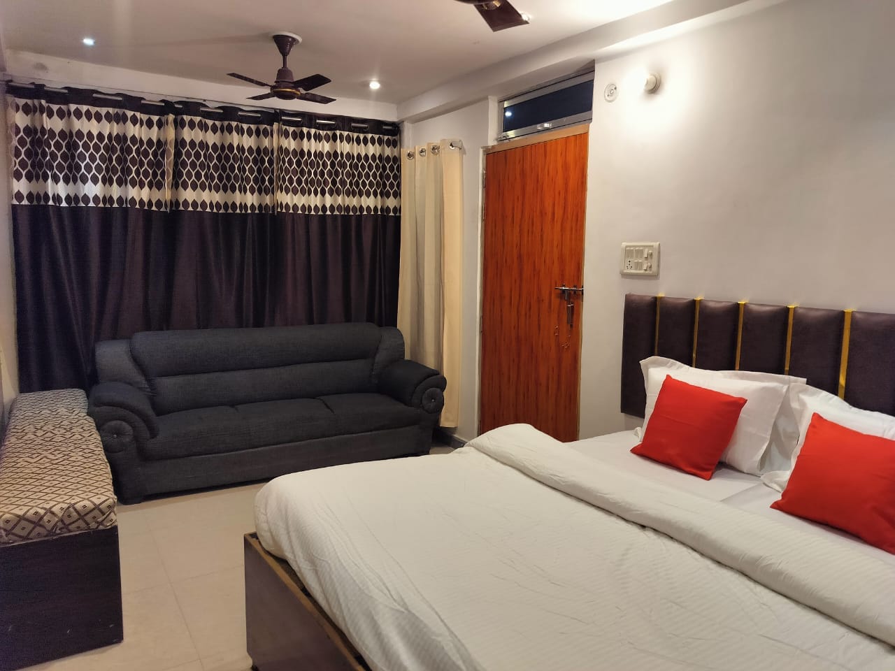 Bliss Guest House | Rooms & Restaurant - Tap to explore photos