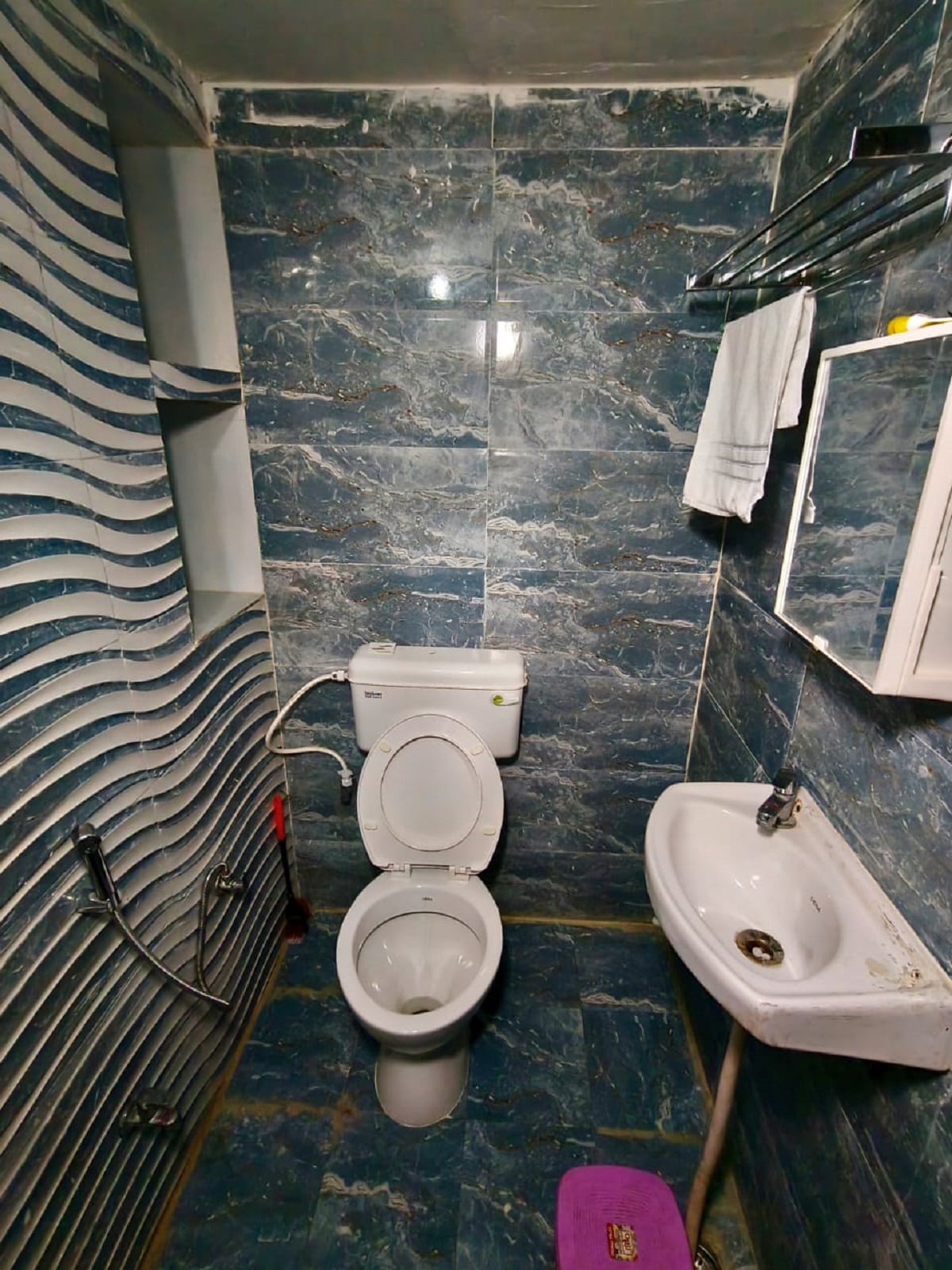 Shri Ji Divine Homestay - Tap to explore photos