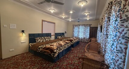The Arcadian Idyll ( Cozy Stay at Dal Lake ) Room Type - Family Room
