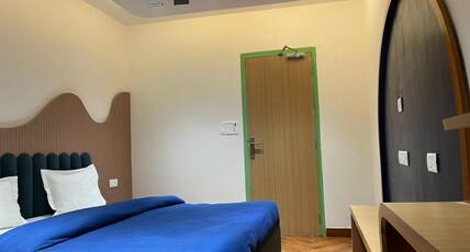 Joeys By The Ganges Room Type - Deluxe Double Room with Balcony