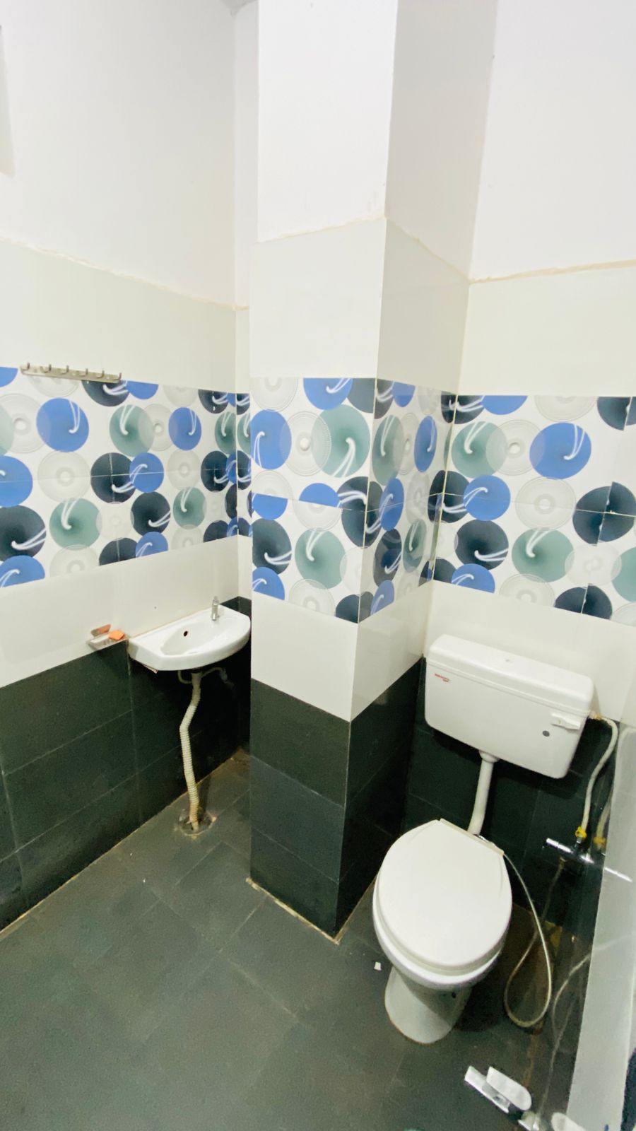 Mahananda Lawn & Rooms - Tap to explore photos